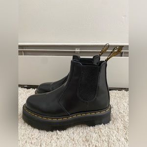 DR. MARTENS 2976 SMOOTH LEATHER PLATFORM CHELSEA BOOTS